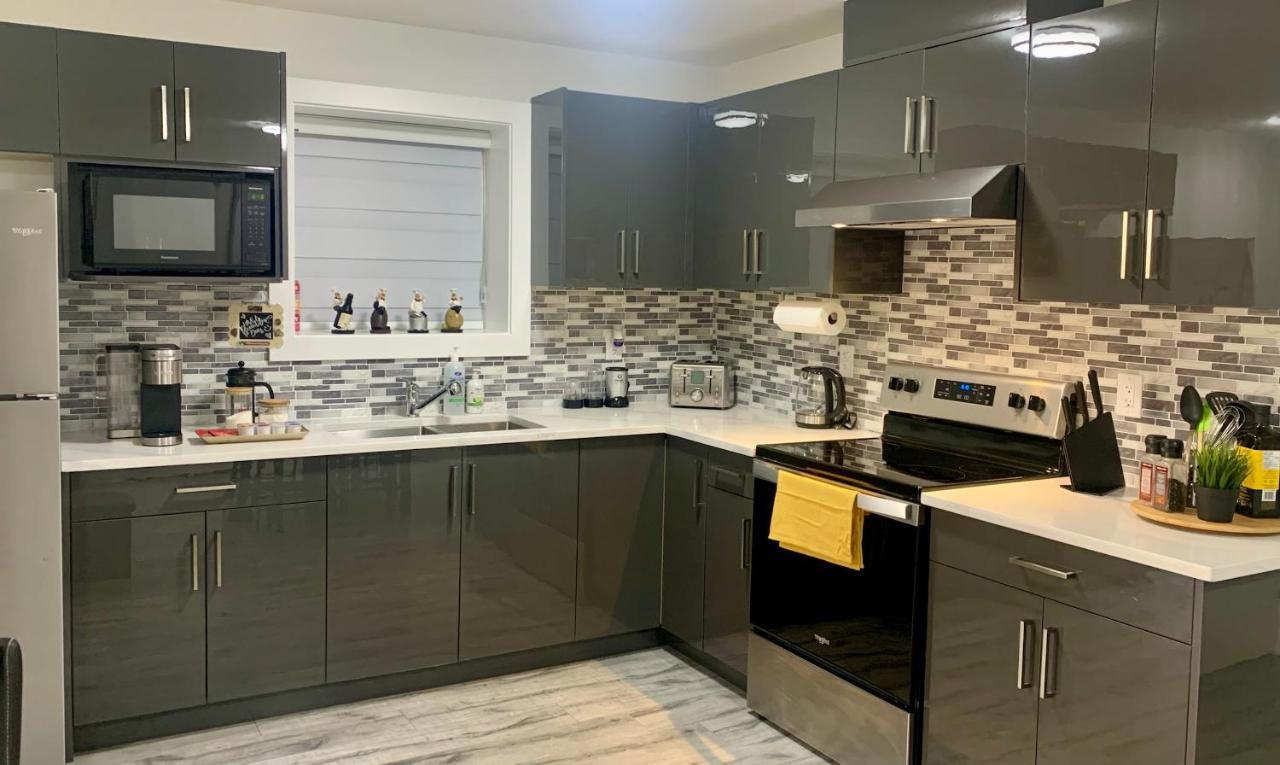 Luxurious & Stylish Two Bedroom Suite, Full Kitchen, Close To Vancouver Delta Exteriör bild